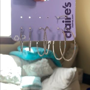 I am selling earring and a bracelet